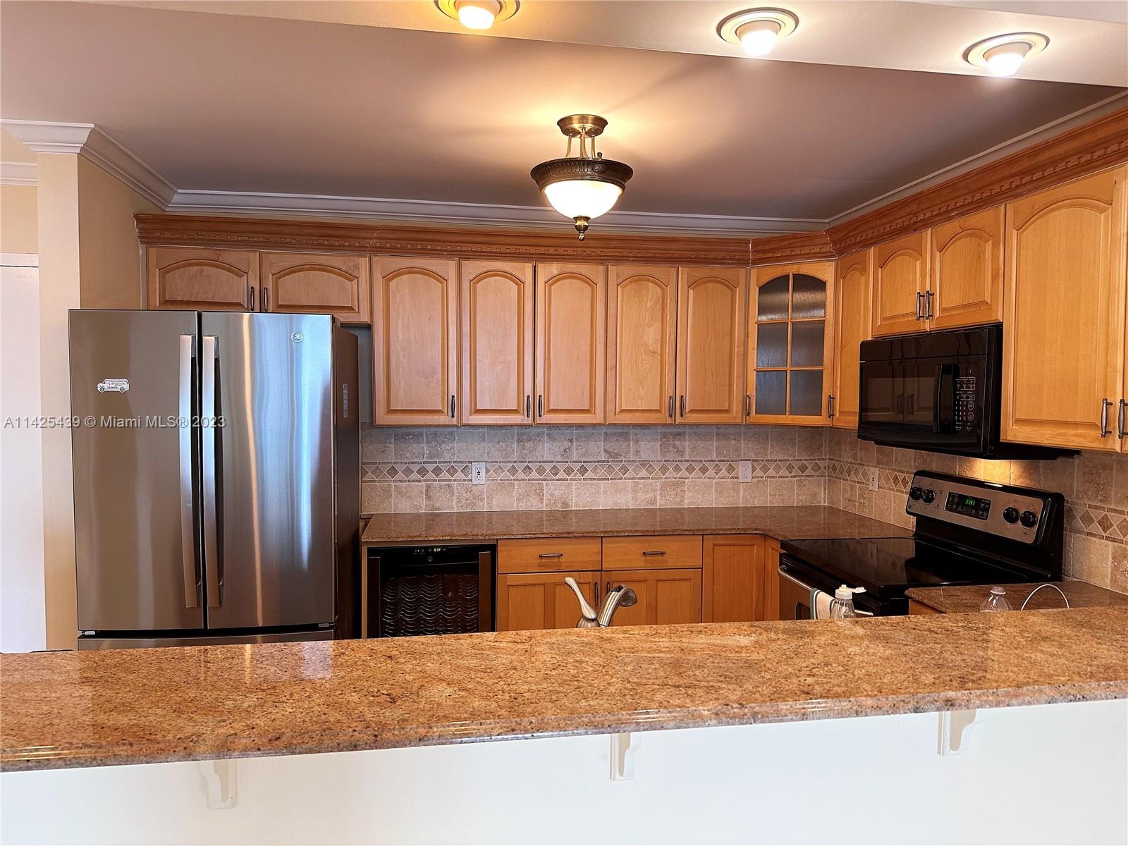 HALLMARK OF HOLLYWOOD CON - Residential