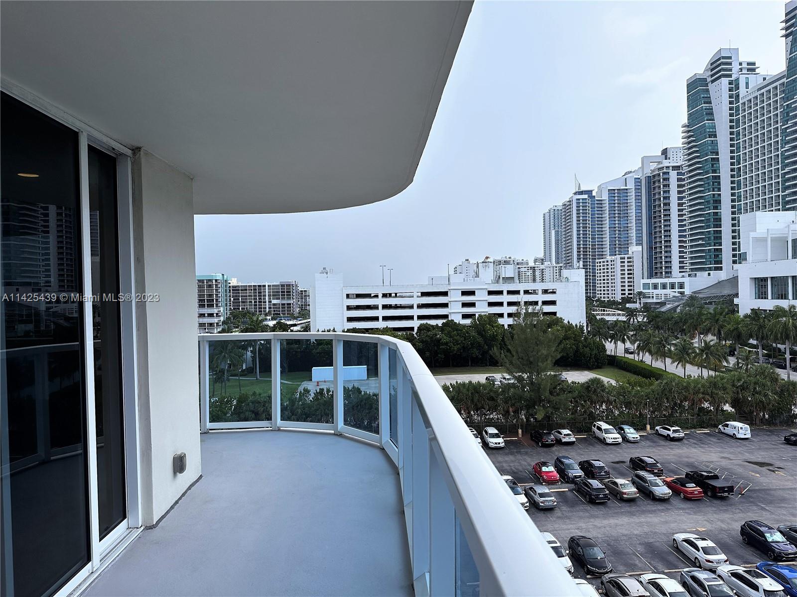 HALLMARK OF HOLLYWOOD CON - Residential