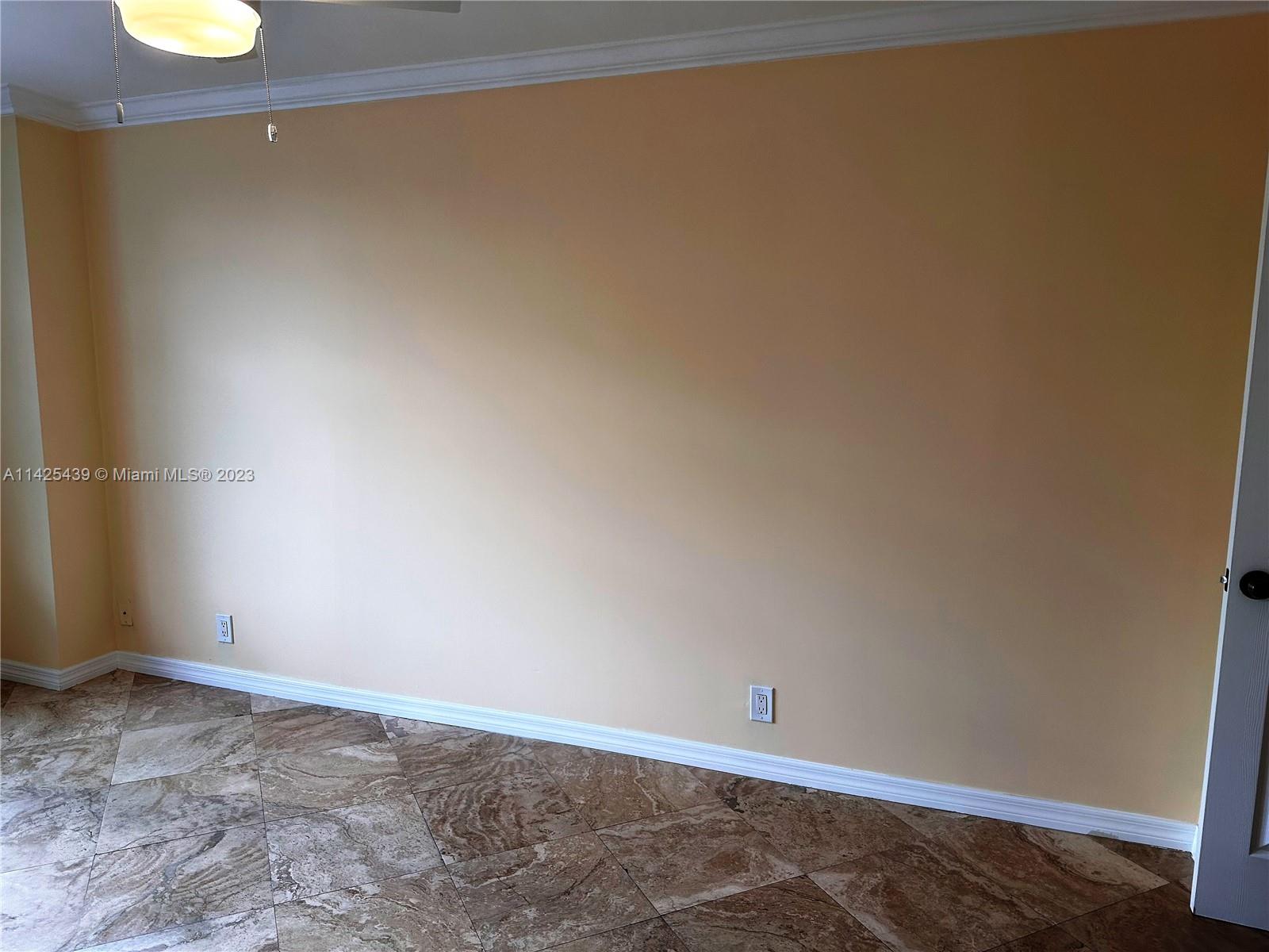 HALLMARK OF HOLLYWOOD CON - Residential