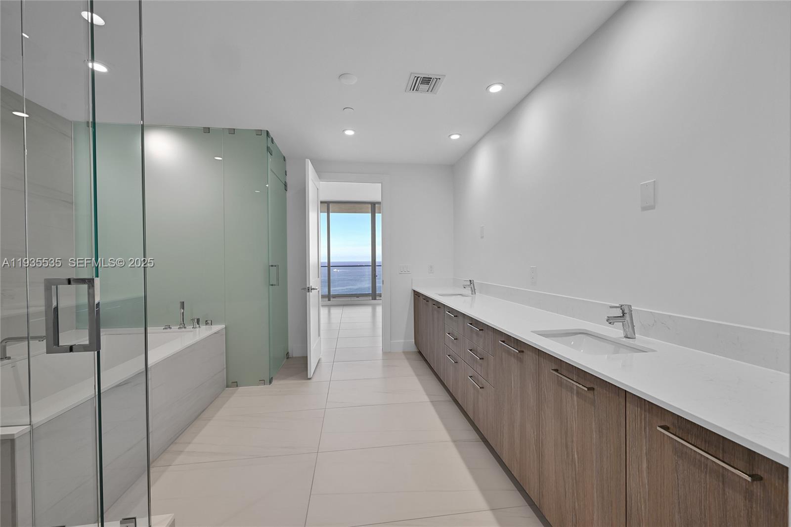 Selene Oceanfront Resident - Residential Lease