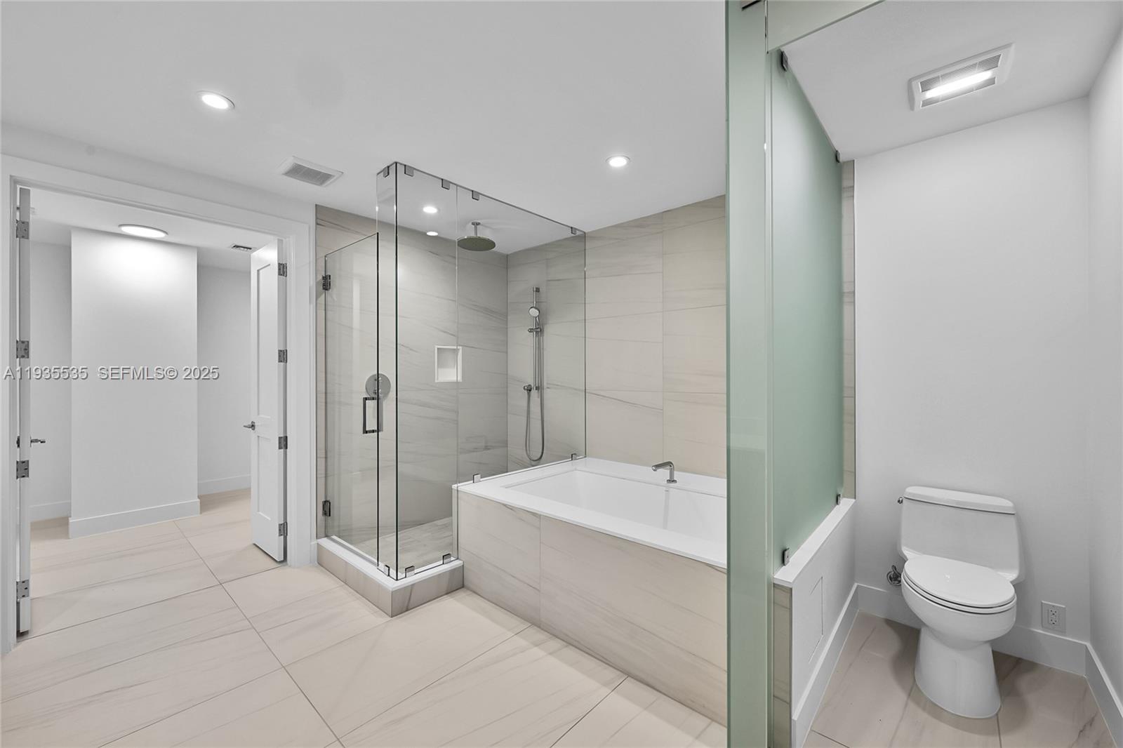 Selene Oceanfront Resident - Residential Lease