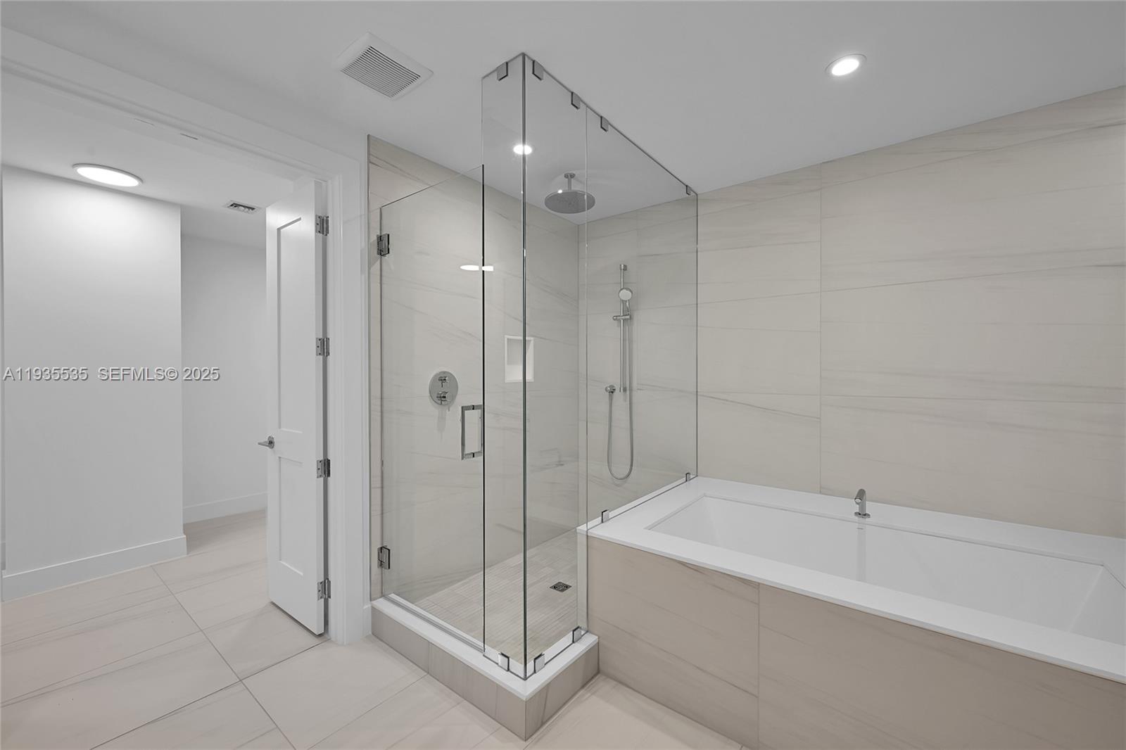 Selene Oceanfront Resident - Residential Lease