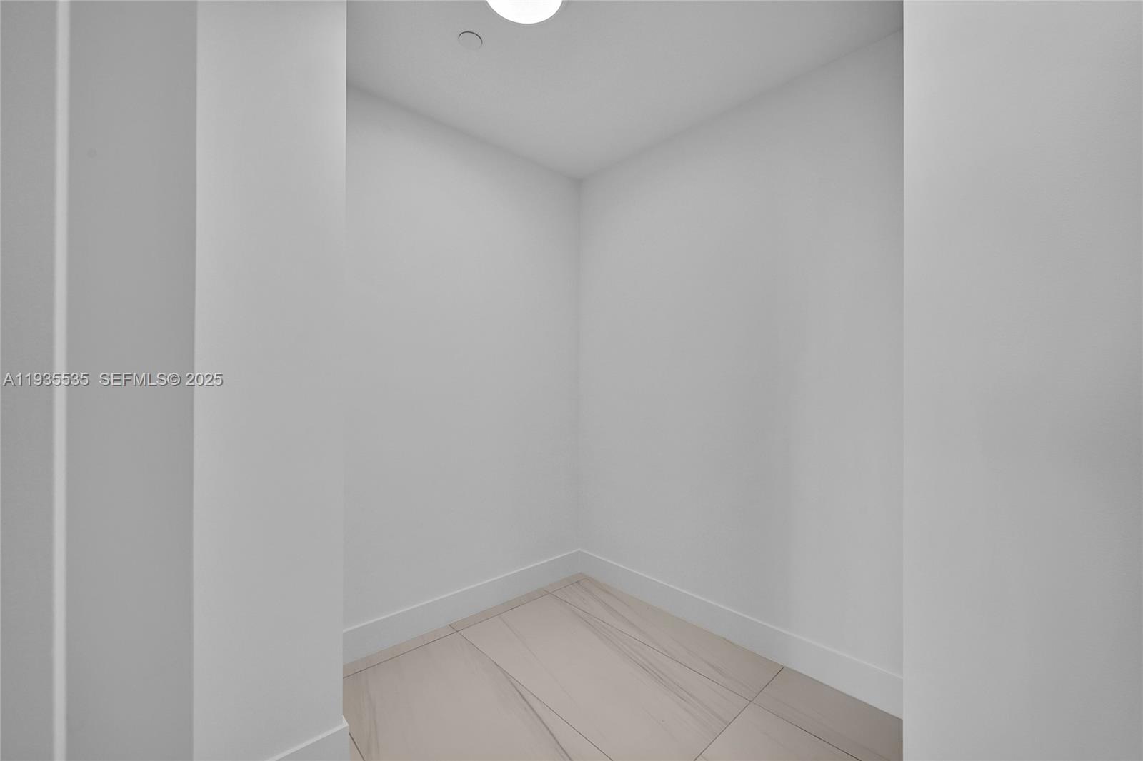 Selene Oceanfront Resident - Residential Lease