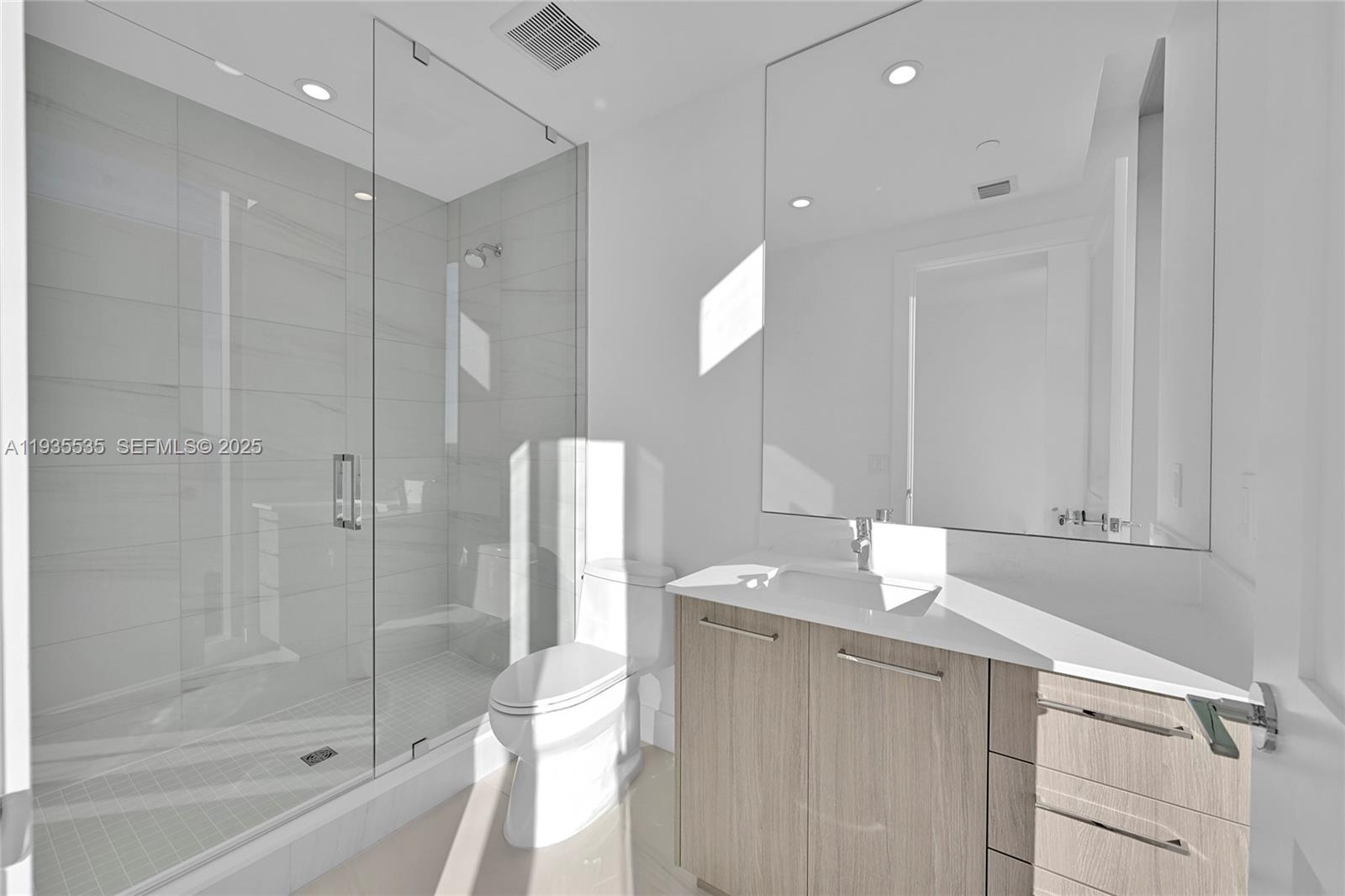 Selene Oceanfront Resident - Residential Lease