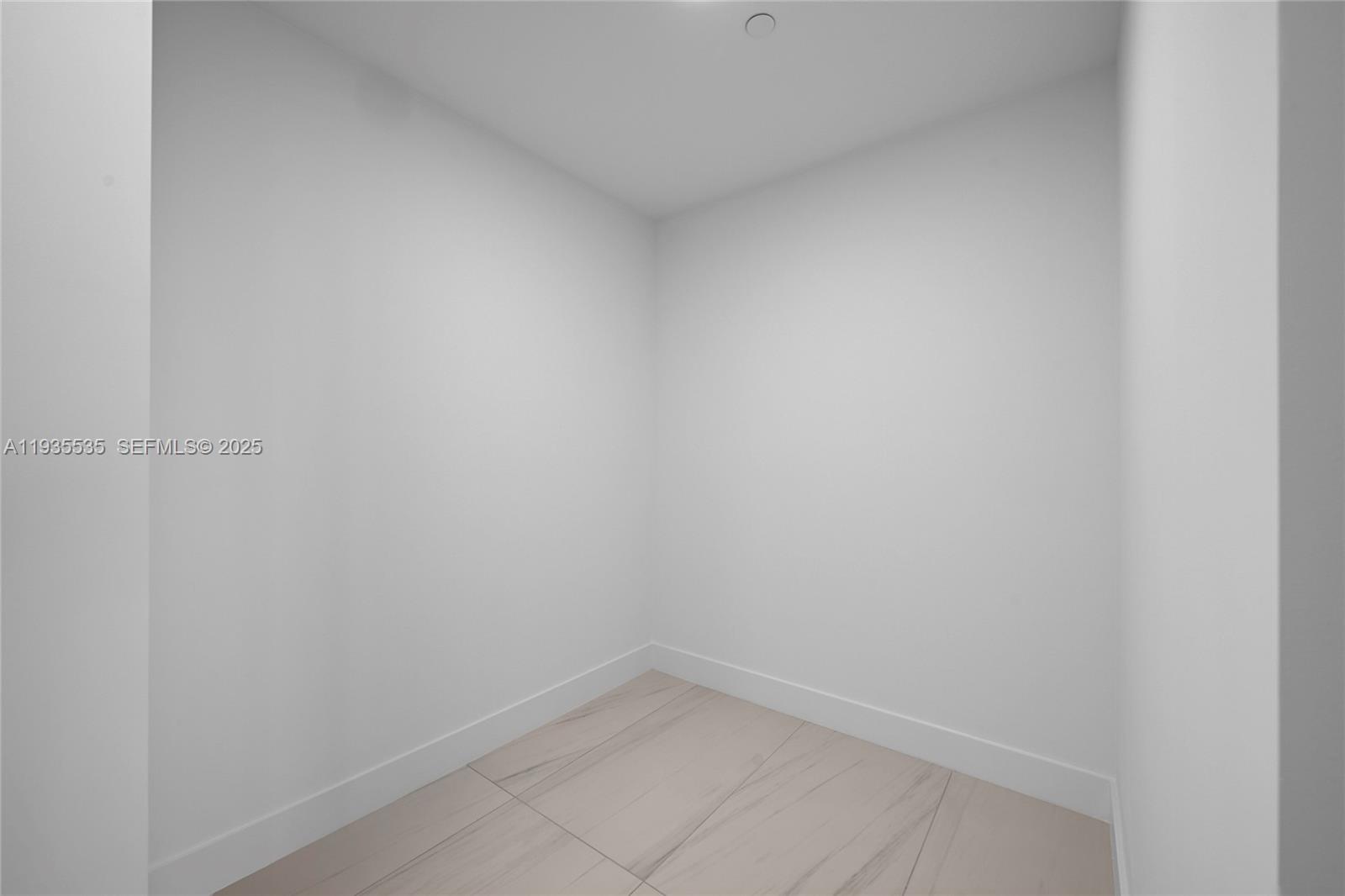 Selene Oceanfront Resident - Residential Lease