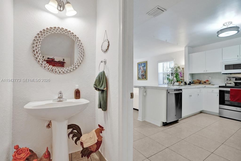 MELROSE POINT CONDO - Residential