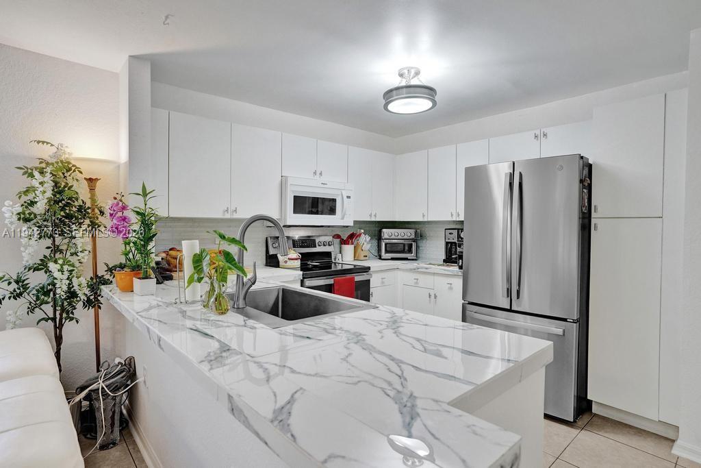 MELROSE POINT CONDO - Residential