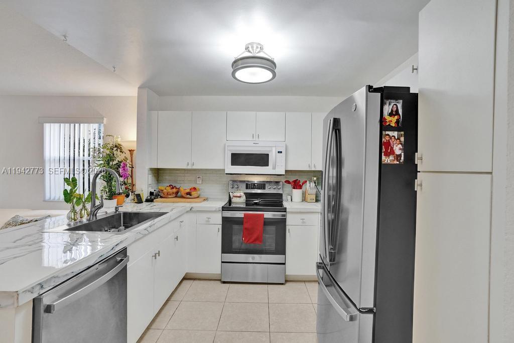 MELROSE POINT CONDO - Residential