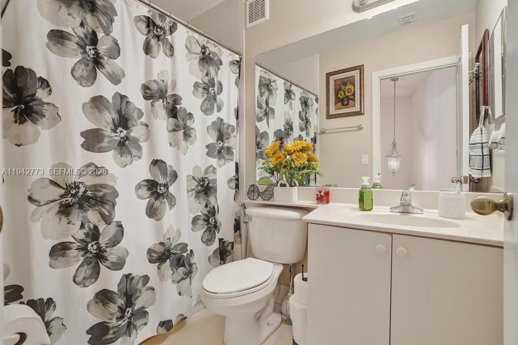 MELROSE POINT CONDO - Residential