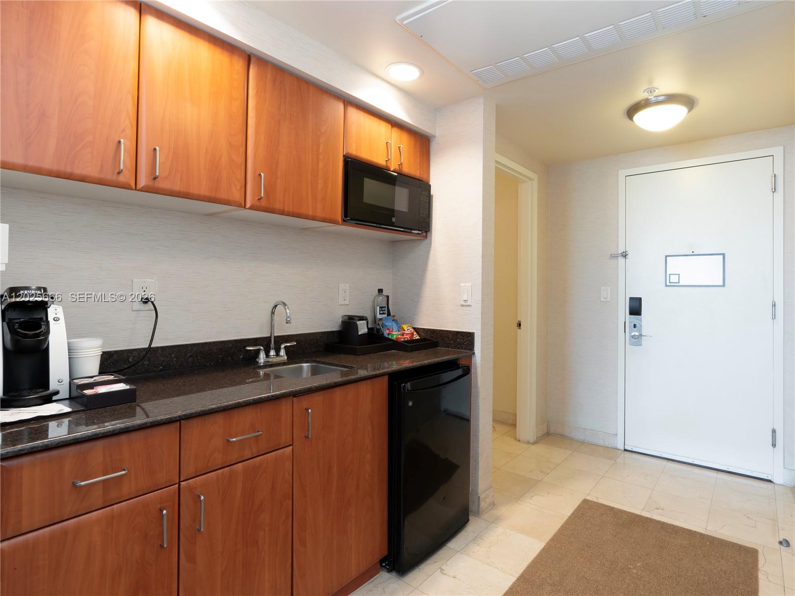 18001 Collins Ave 2118