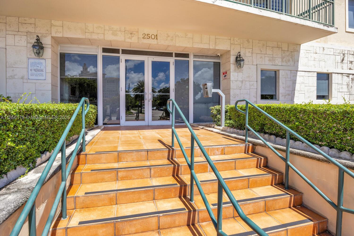 2501 Douglas Rd 606