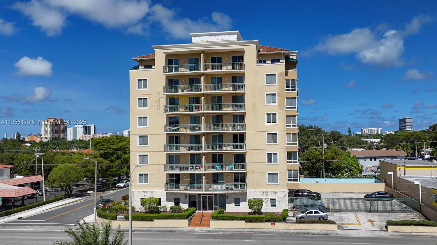 2501 Douglas Rd 606