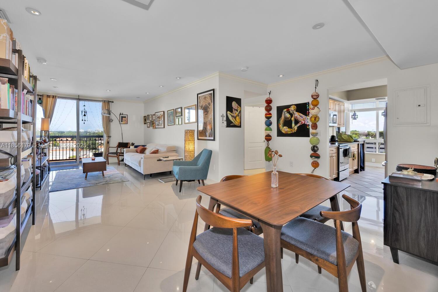 2501 Douglas Rd 606