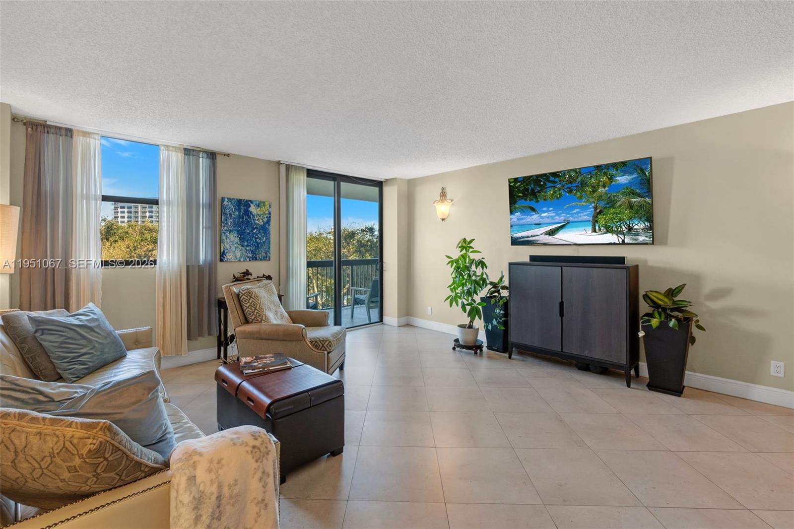 VOYAGER CONDO - Residential