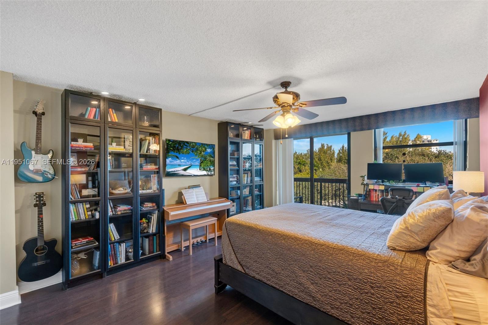 VOYAGER CONDO - Residential