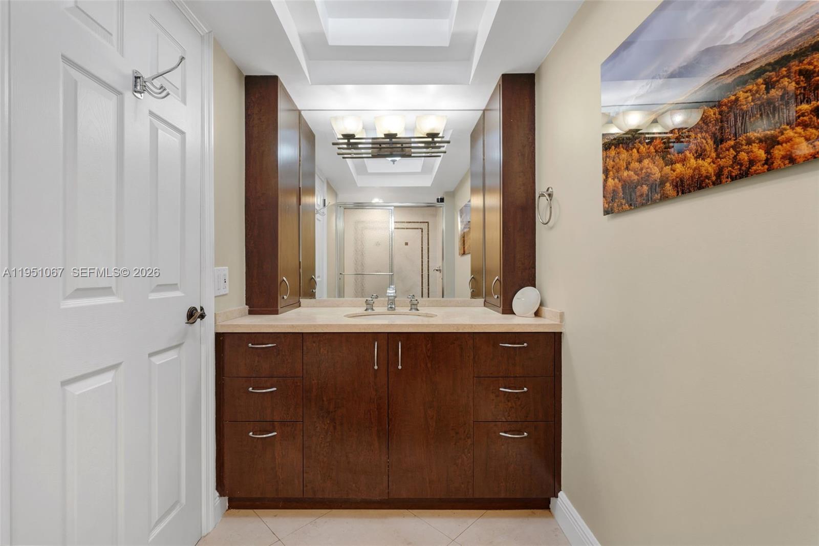 VOYAGER CONDO - Residential