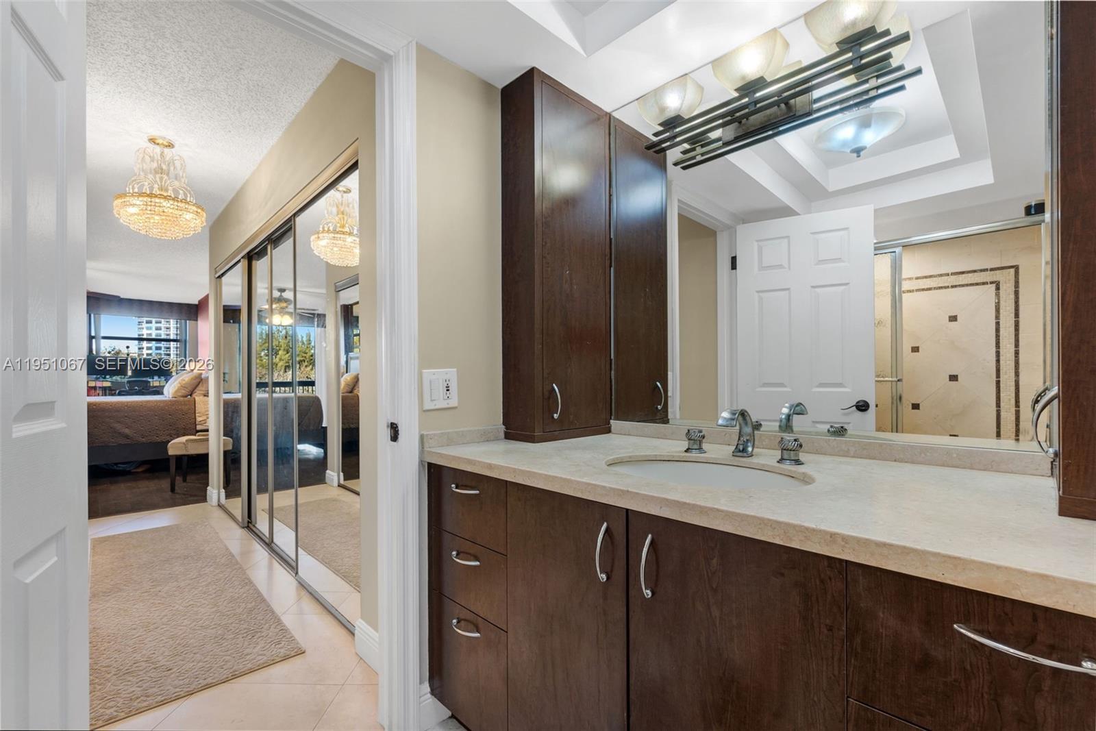 VOYAGER CONDO - Residential