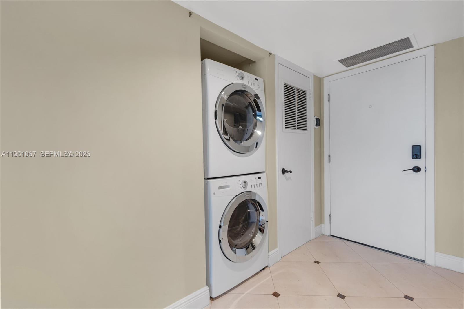 VOYAGER CONDO - Residential