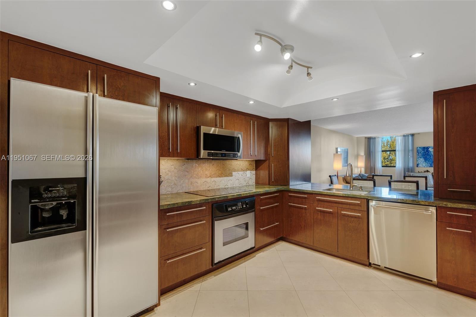 VOYAGER CONDO - Residential