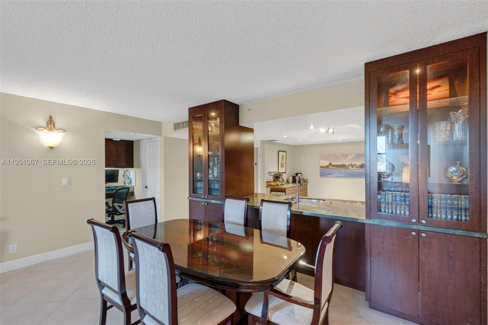 VOYAGER CONDO - Residential