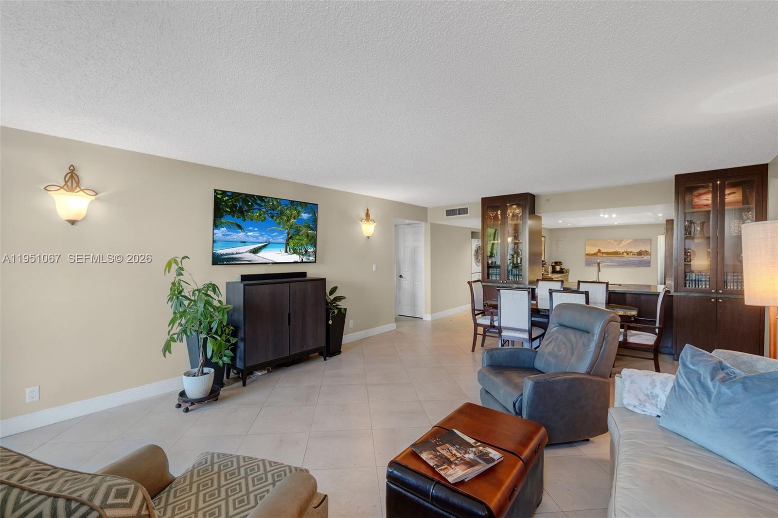 VOYAGER CONDO - Residential