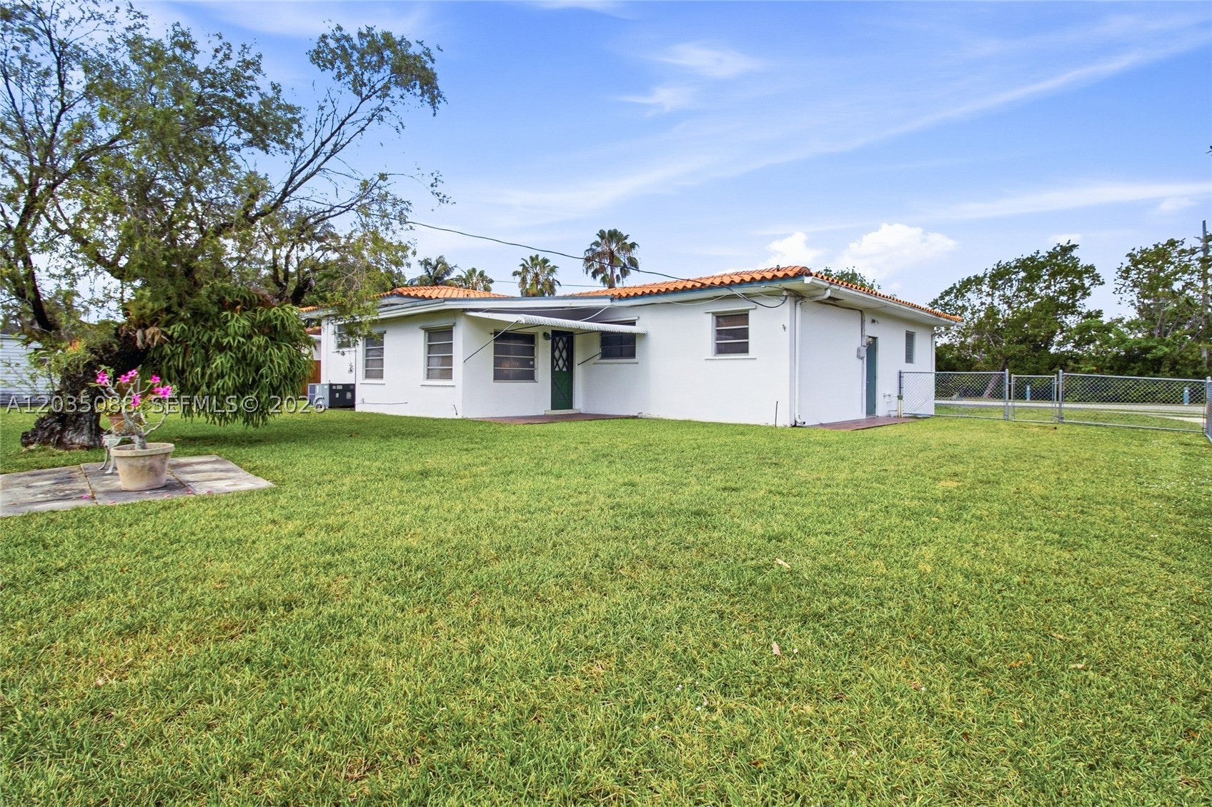 1490 Ludlam Dr