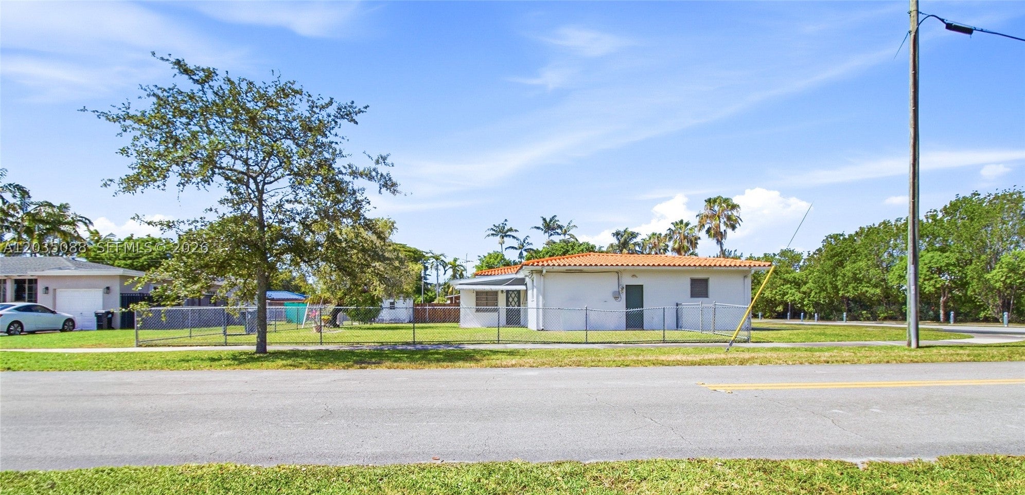 1490 Ludlam Dr