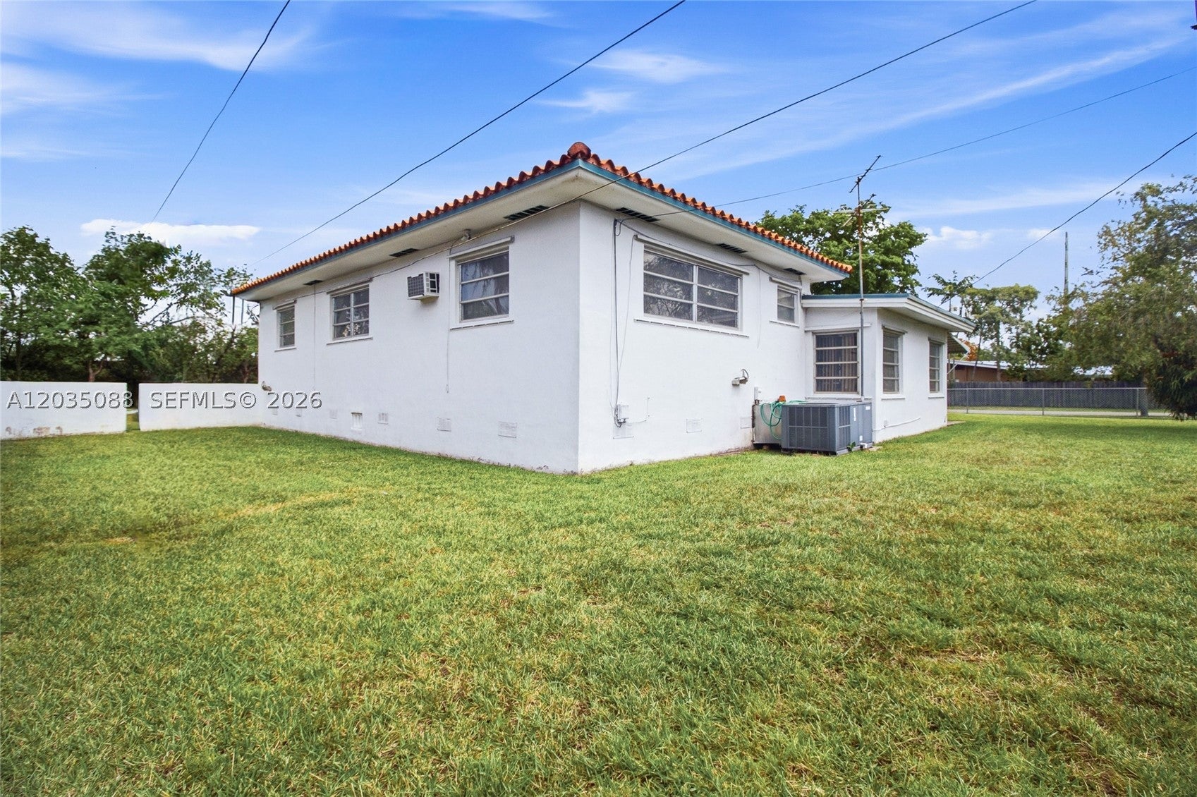1490 Ludlam Dr