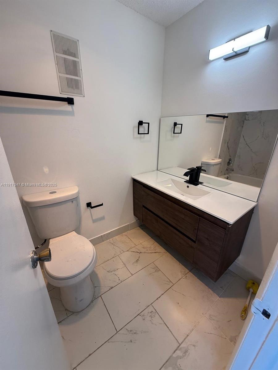 NEWPORT AT LAUDERHILL CON - Residential