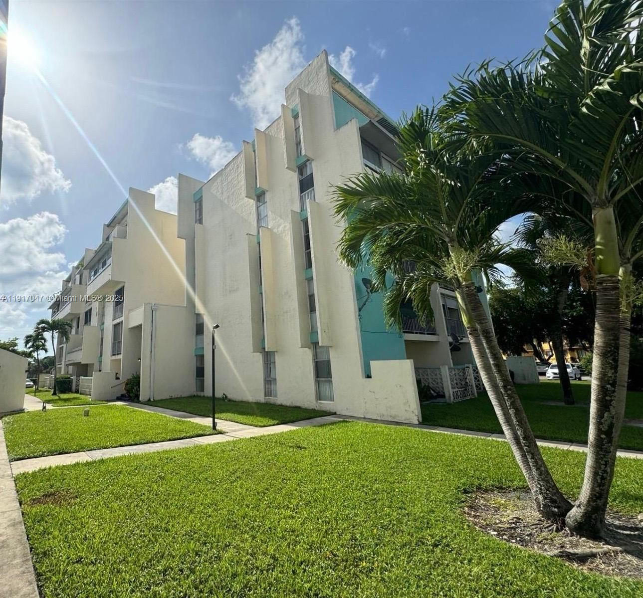 NEWPORT AT LAUDERHILL CON - Residential