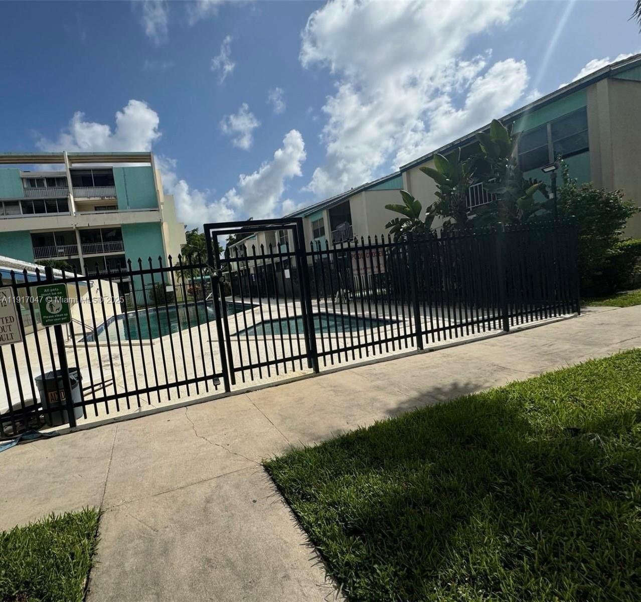 NEWPORT AT LAUDERHILL CON - Residential