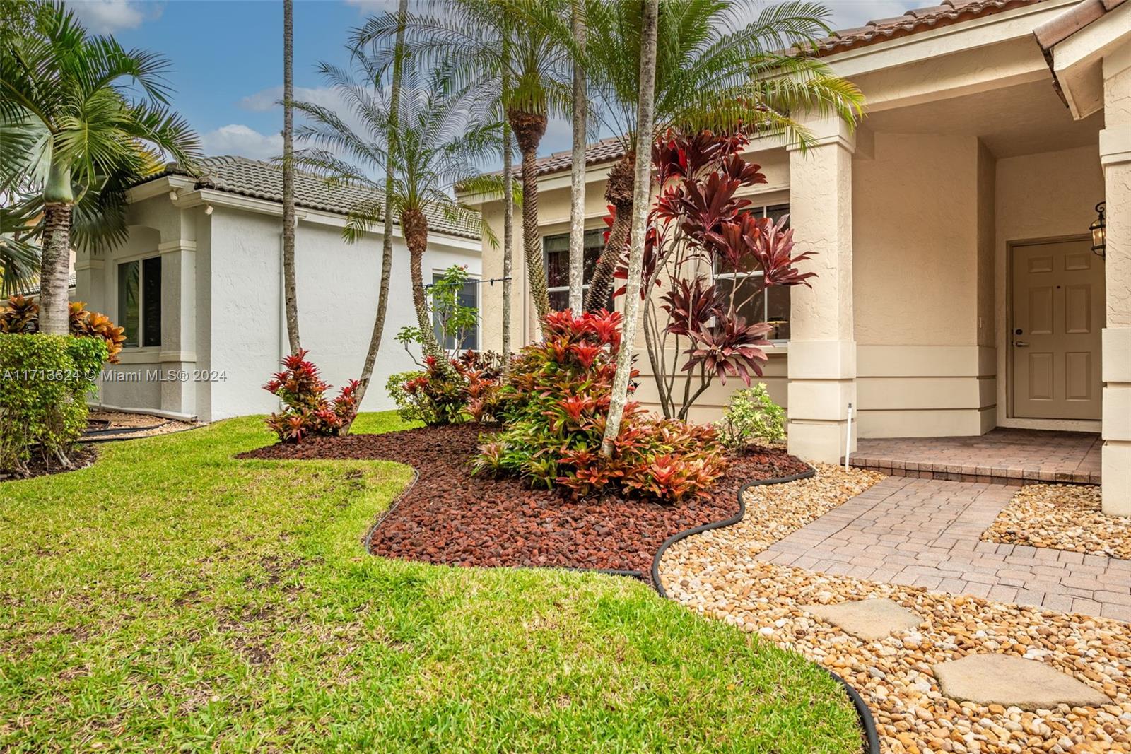 977 Lavender Cir, Weston, Broward County, Florida - 4 Bedrooms  
2 Bathrooms - 