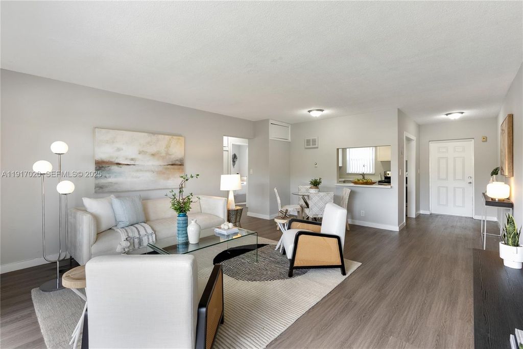 Photo of 550 NE 20th St #6, Wilton Manors, FL 33305 (MLS # A11917020)