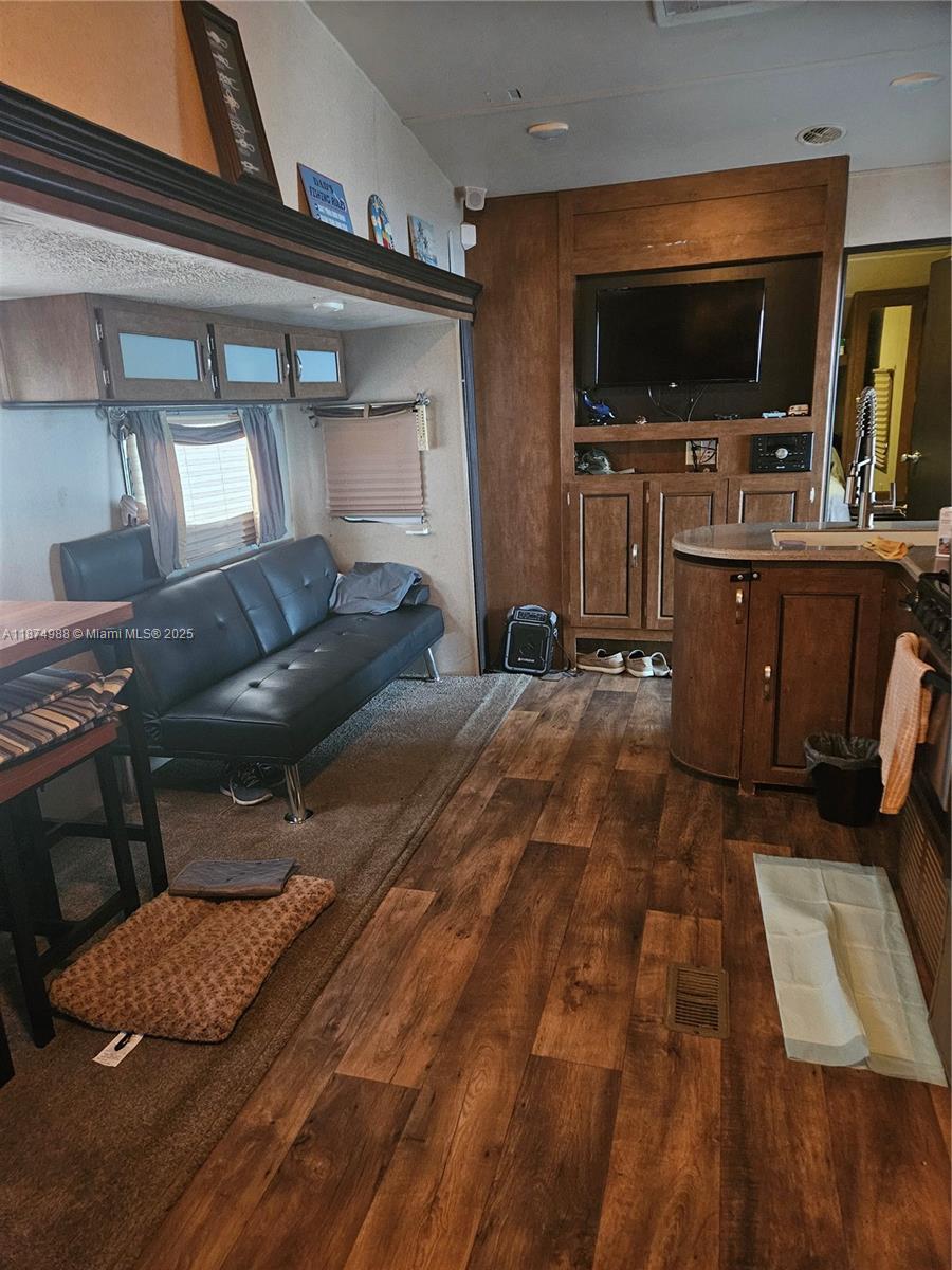 CALUSA CAMPGROUND - Residential