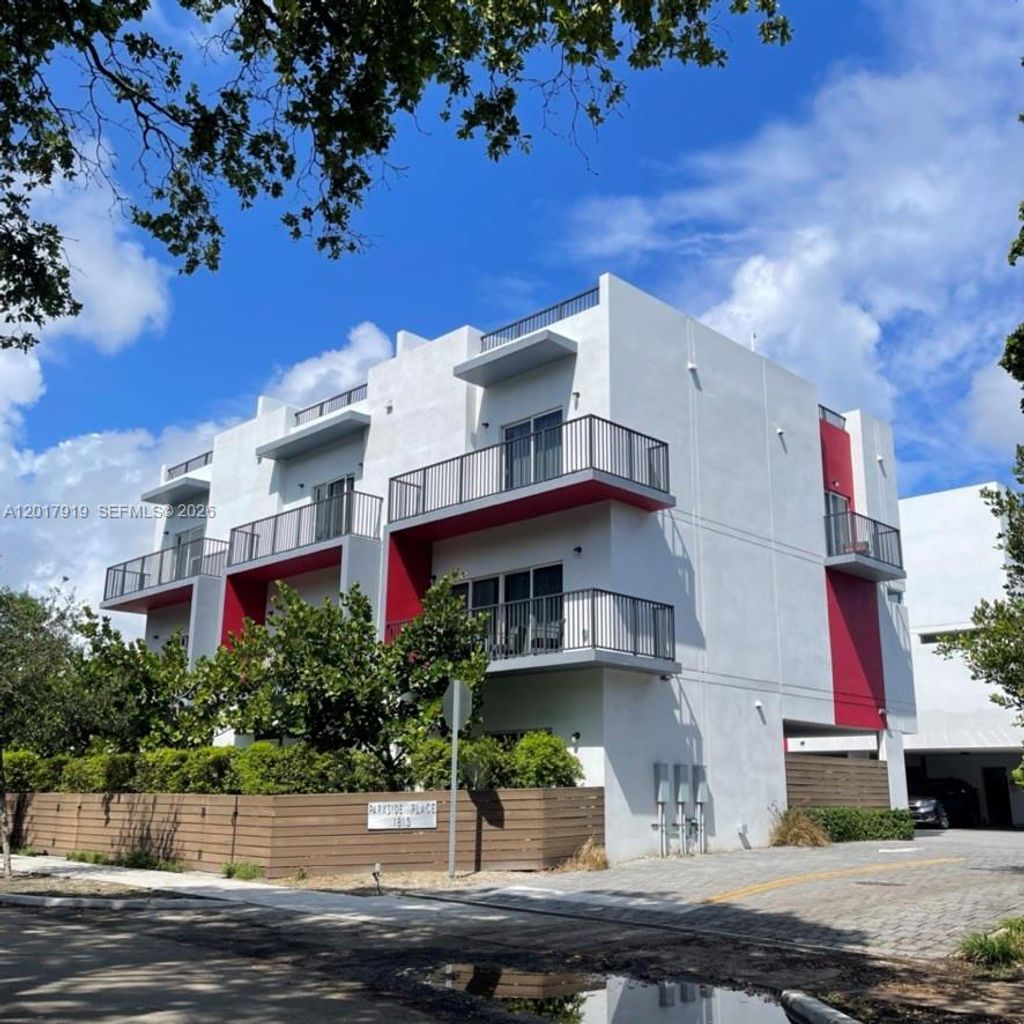 Photo of 1813 Madison St #6, Hollywood, FL 33020 (MLS # A12017919)