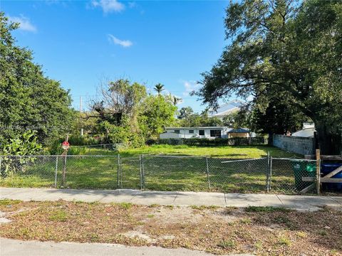 1920 NW 81st Ter Miami FL 33147