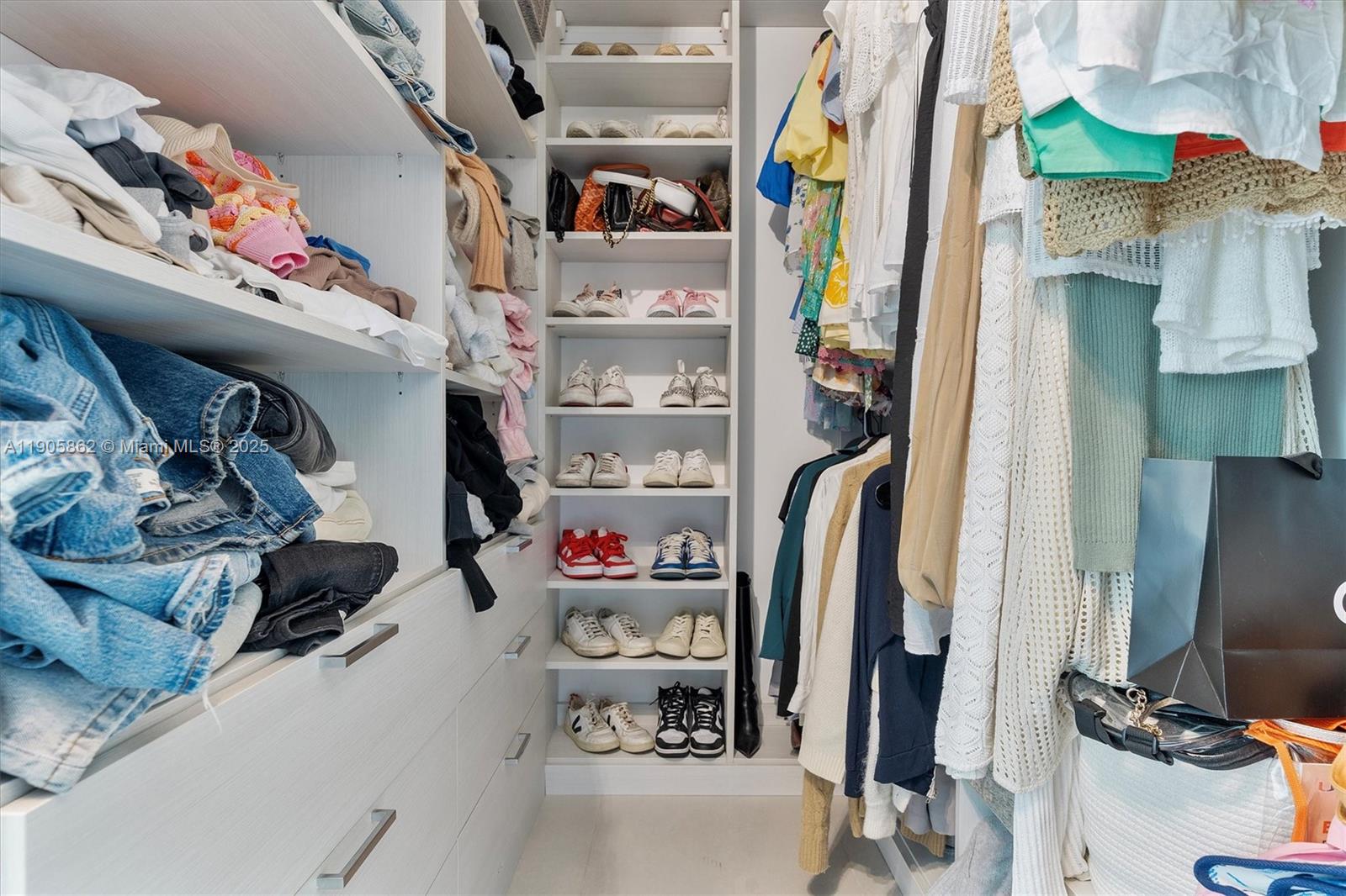 ONE PARAISO CONDO - Residential