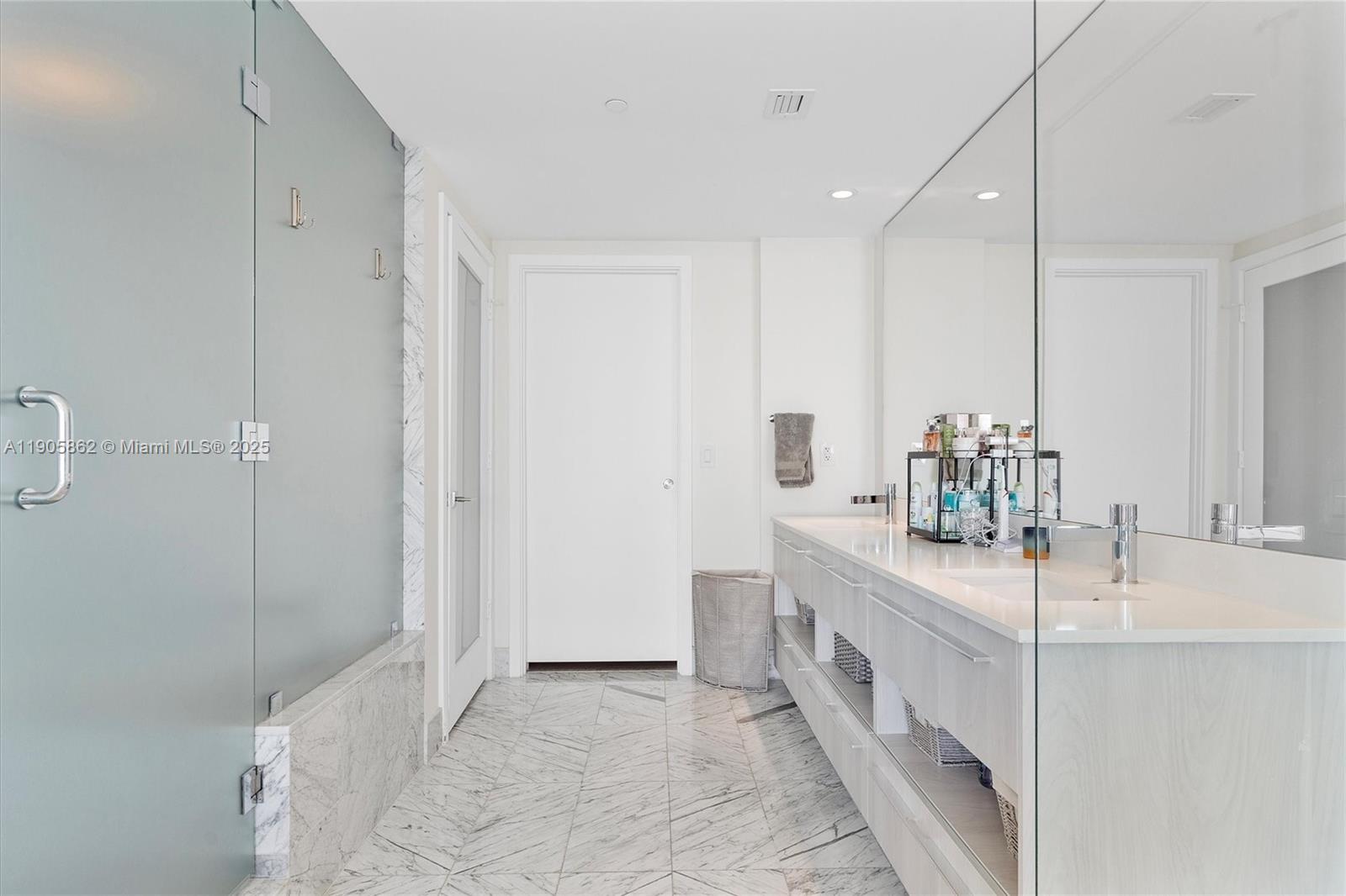 ONE PARAISO CONDO - Residential