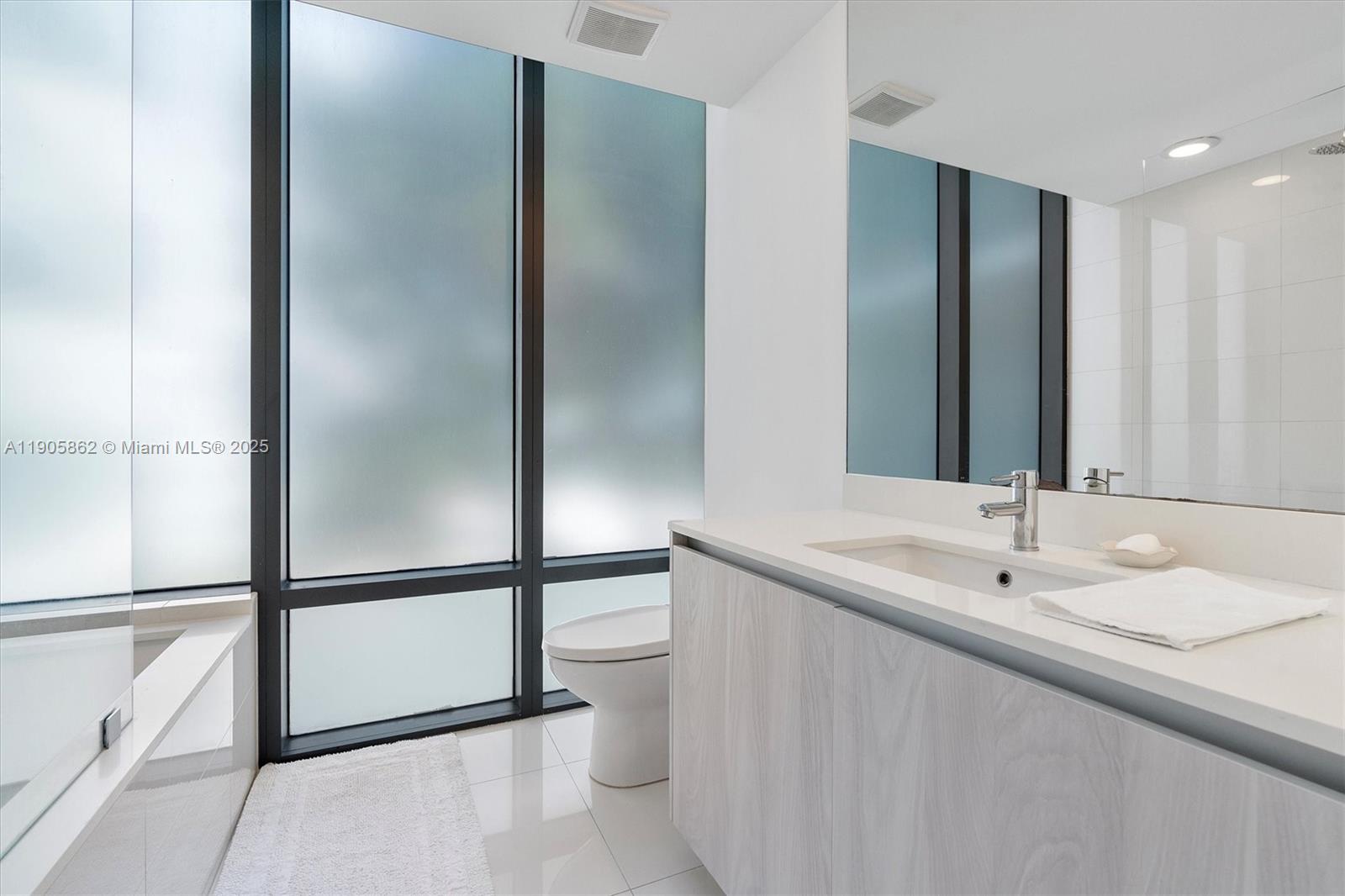 ONE PARAISO CONDO - Residential