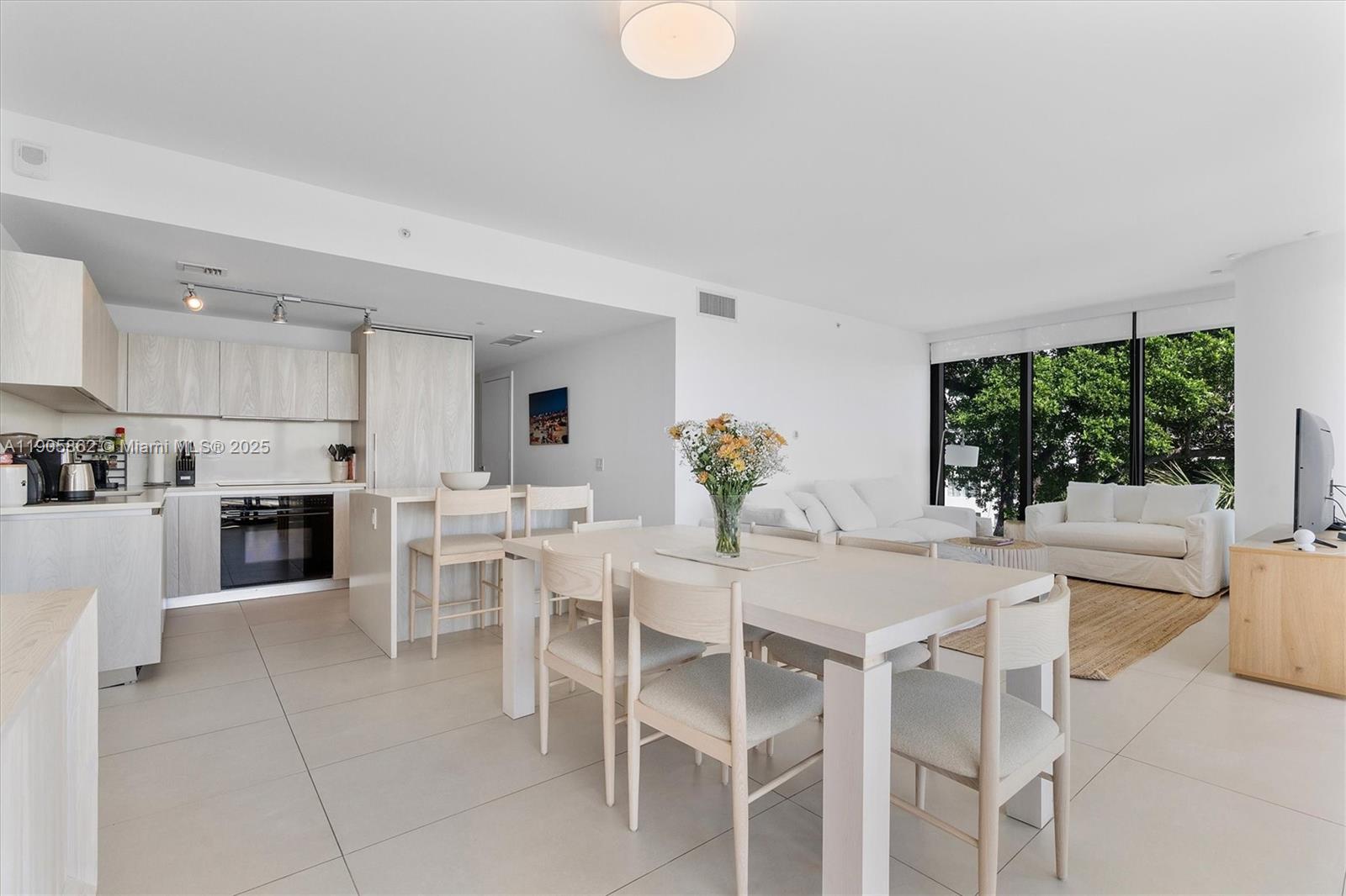 ONE PARAISO CONDO - Residential