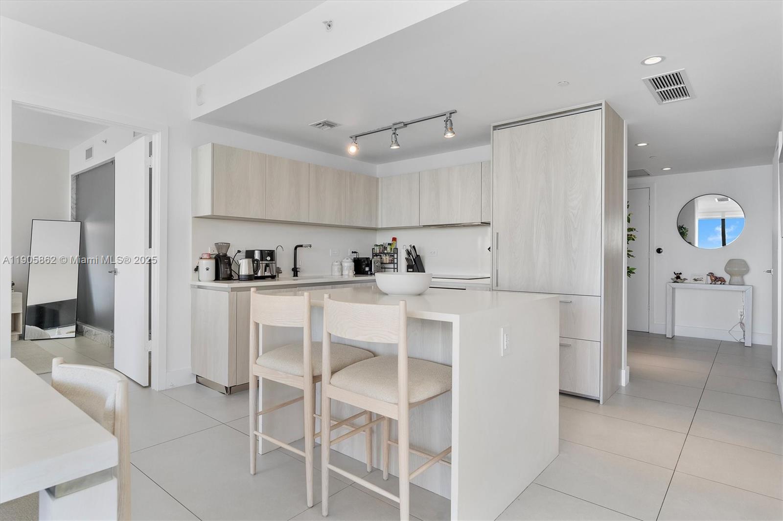 ONE PARAISO CONDO - Residential