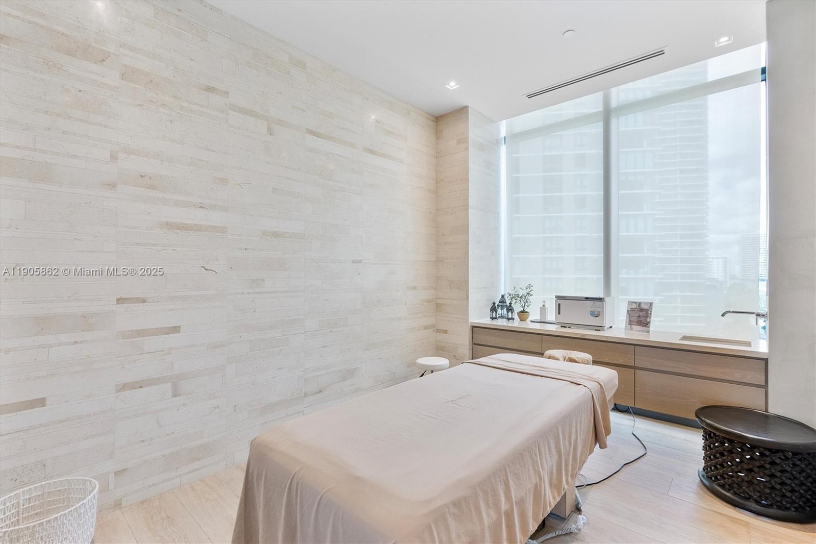 ONE PARAISO CONDO - Residential