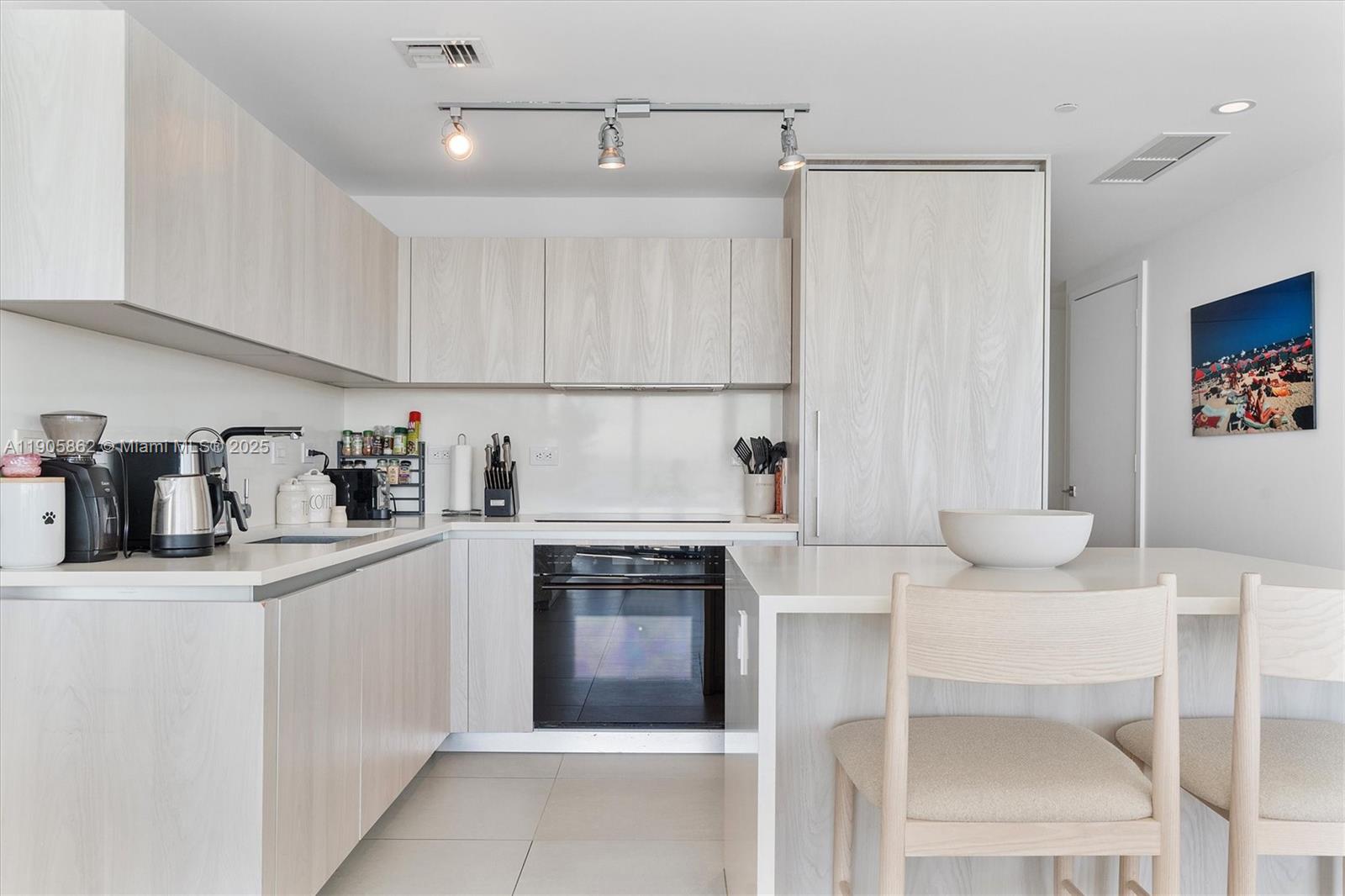 ONE PARAISO CONDO - Residential