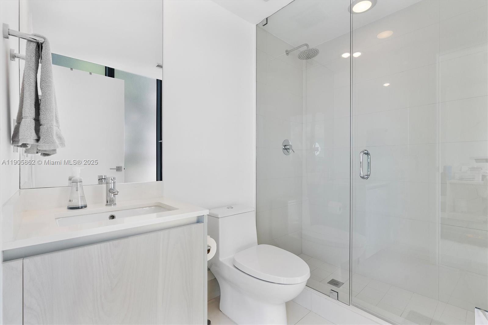 ONE PARAISO CONDO - Residential