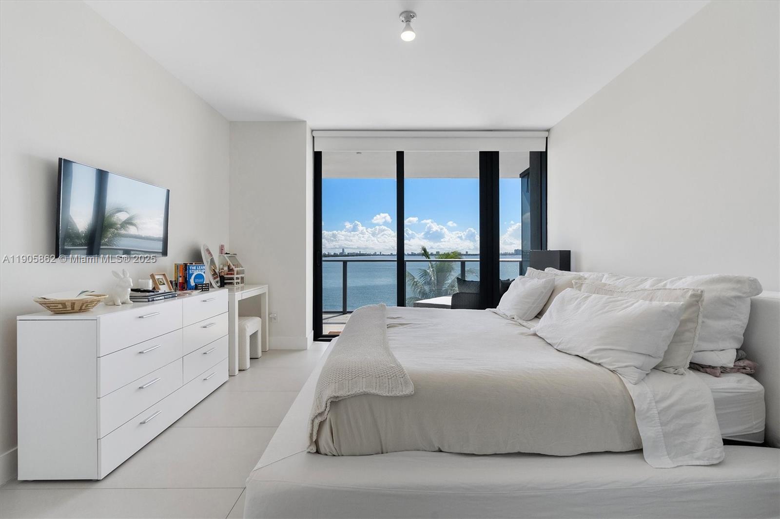 ONE PARAISO CONDO - Residential