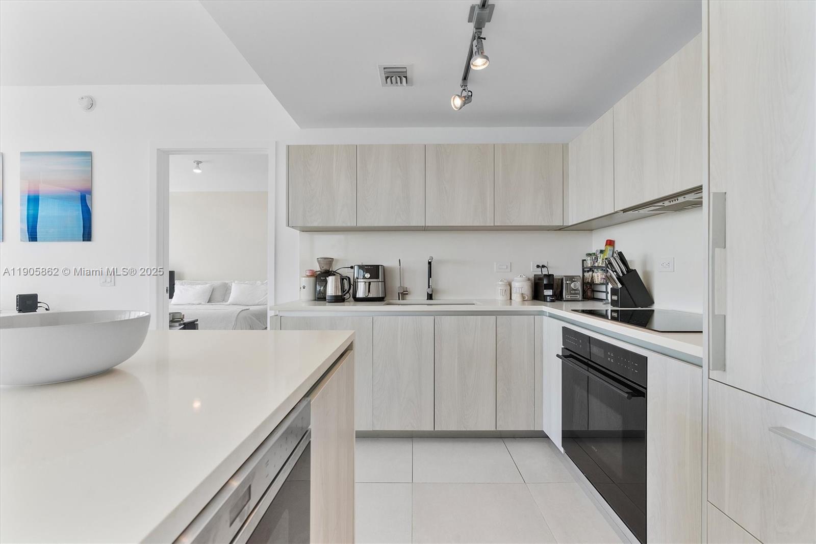 ONE PARAISO CONDO - Residential