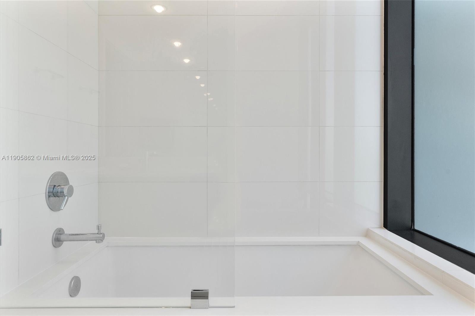 ONE PARAISO CONDO - Residential