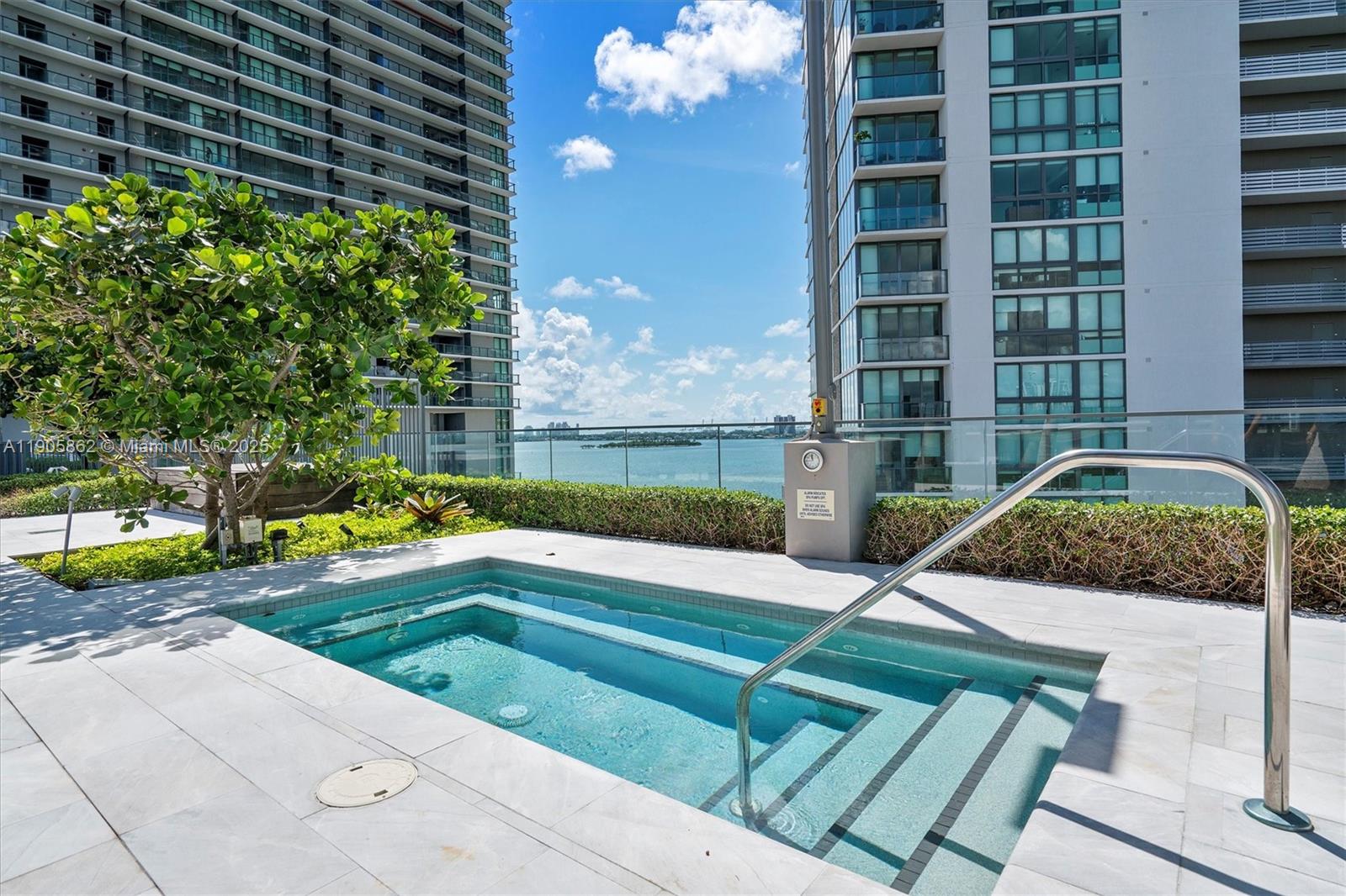 ONE PARAISO CONDO - Residential