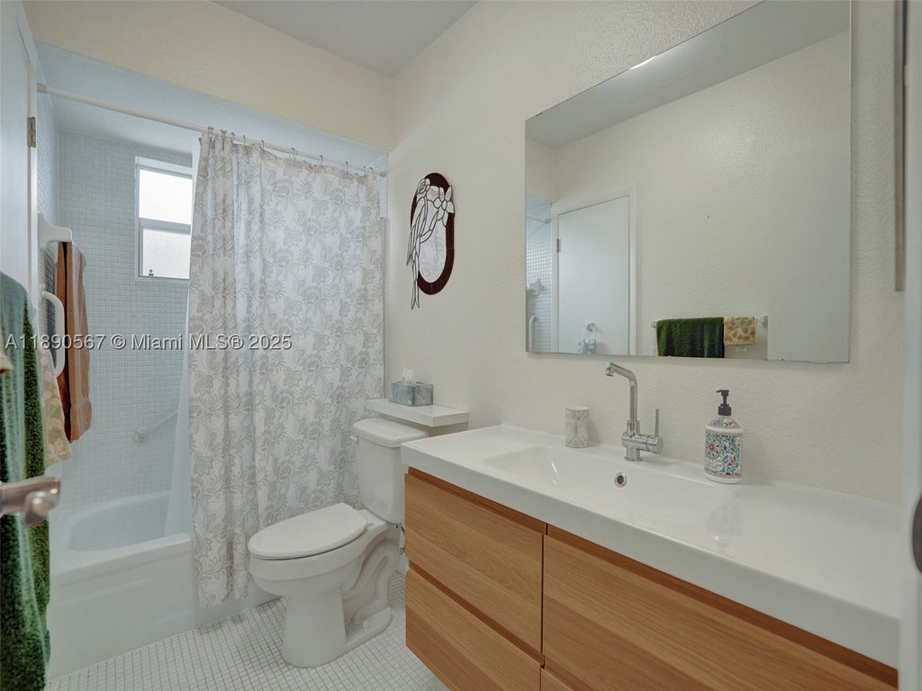 Photo of 3506 NW 49th Ave #508, Lauderdale Lakes, FL 33319 (MLS # A11890567)