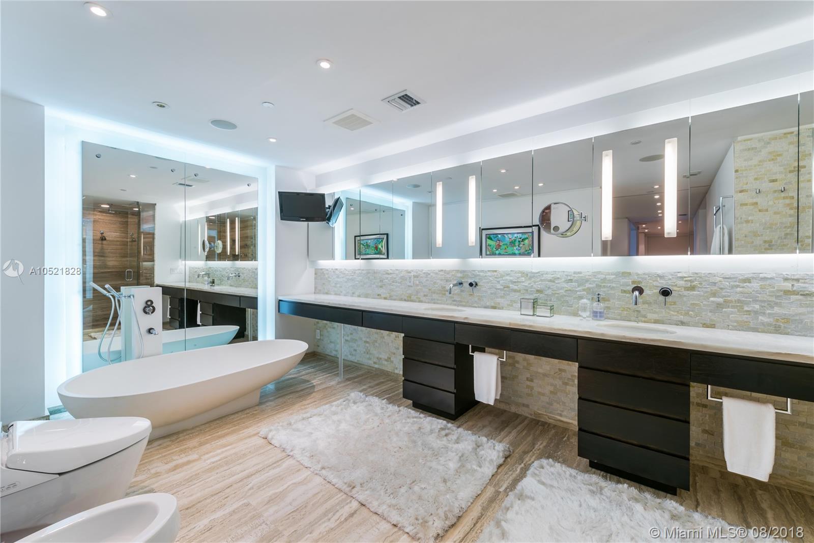 CONTINUUM ON SOUTH BEACH - Residential